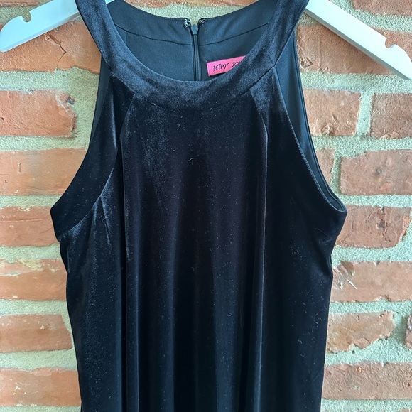 Betsey Johnson Velvet Dress. - Picture 2 of 3